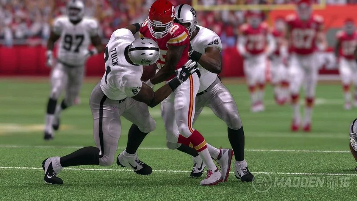 Скриншоты из Madden NFL 16 / Картинка 17