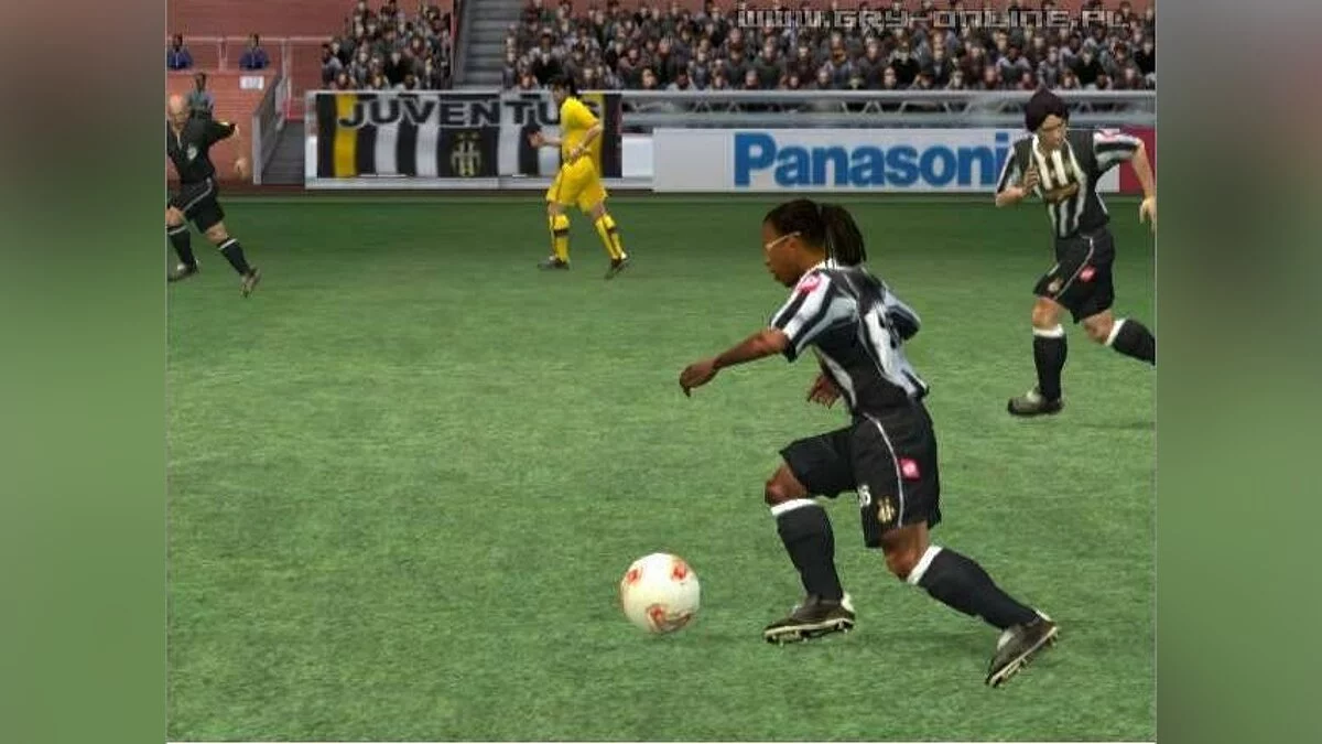 Скриншоты из FIFA Soccer 2003 / Картинка 13