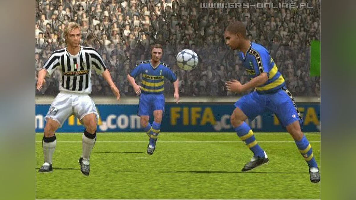Скриншоты из FIFA Soccer 2005 / Картинка 36