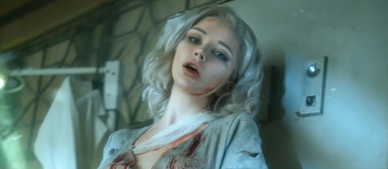 Косплеерша раздела Грейс из Resident Evil Requiem