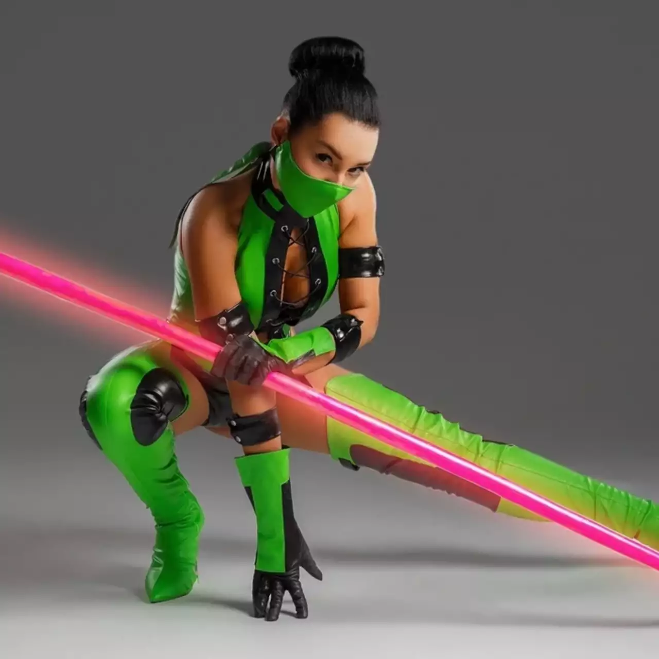 Россиянка сделала горячий косплей на Джейд из Mortal Kombat
