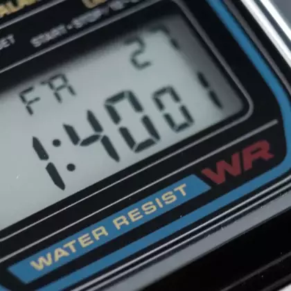 Casio выпустила будильник в легендарном стиле наручных часов A158W