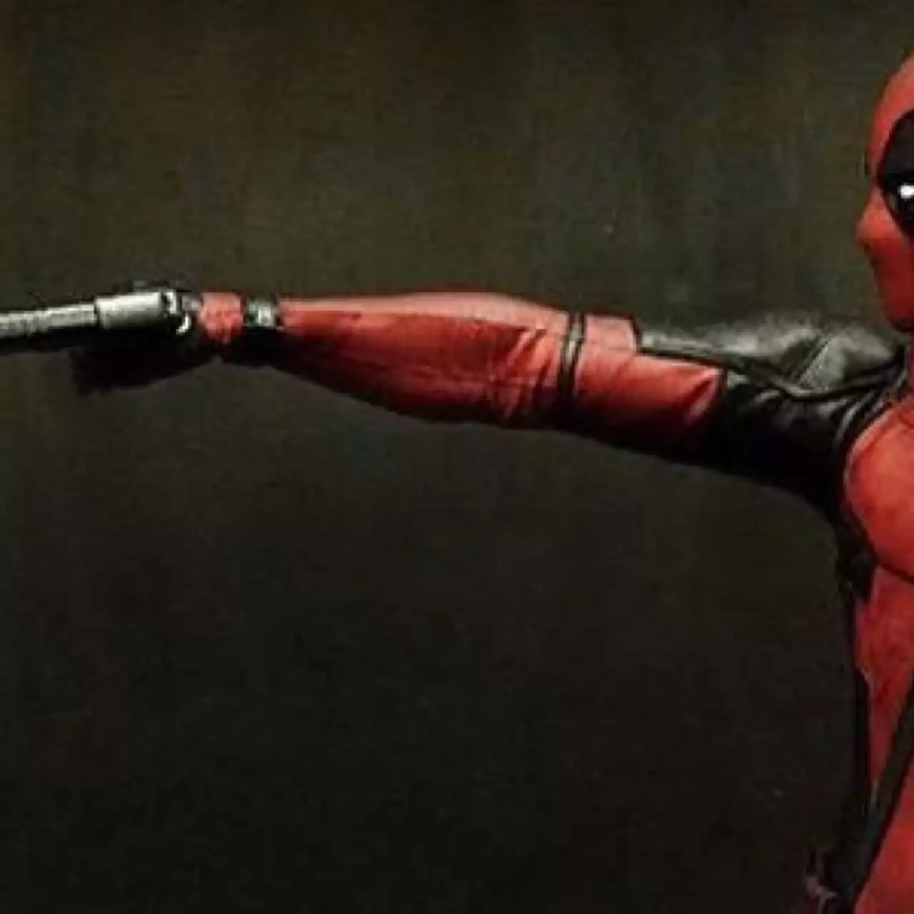 Смотрим приличную и неприличную версию трейлера Deadpool