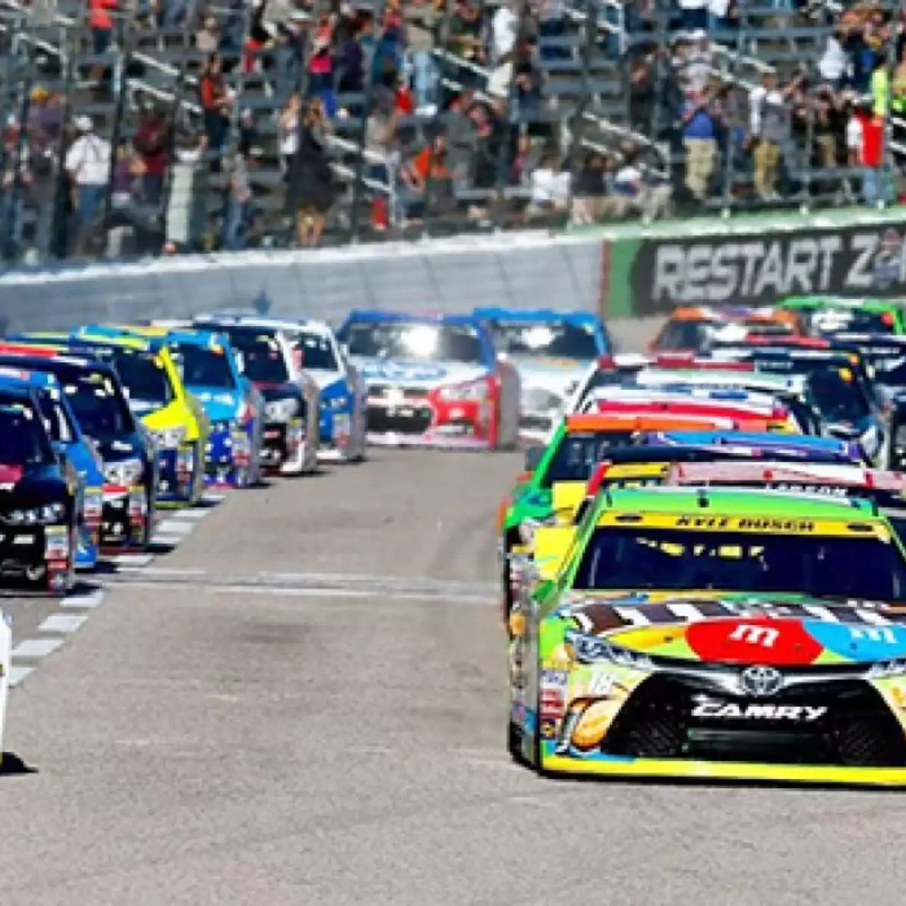Для Forza Motorsport 6 вышло дополнение NASCAR