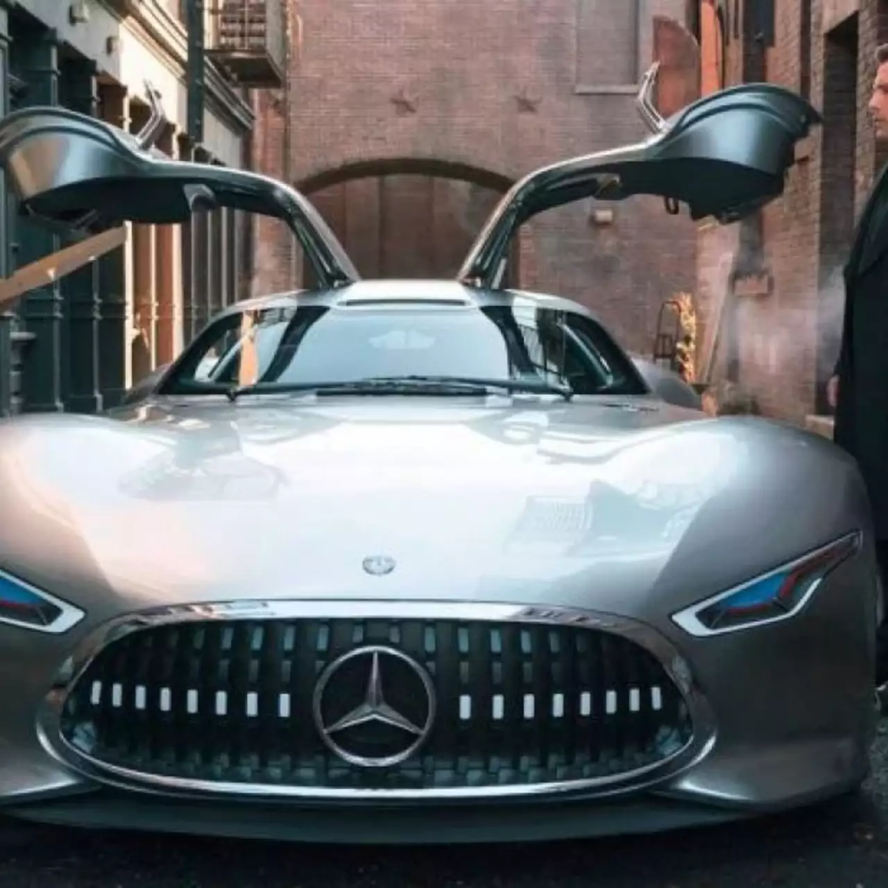 Концепт Mercedes-Benz для Gran Turismo 6 станет автомобилем Бэтмена в «Лиге справедливости»