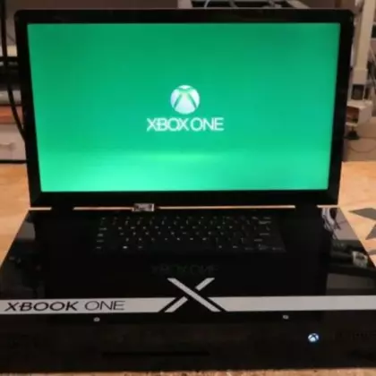 Геймер превратил Xbox One X в ноутбук