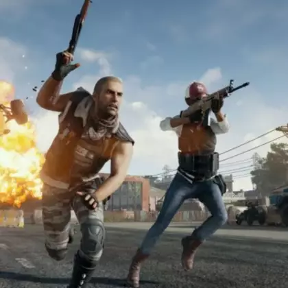 Читеры в PUBG летают на машинах и лодках и падают на врагов (видео)
