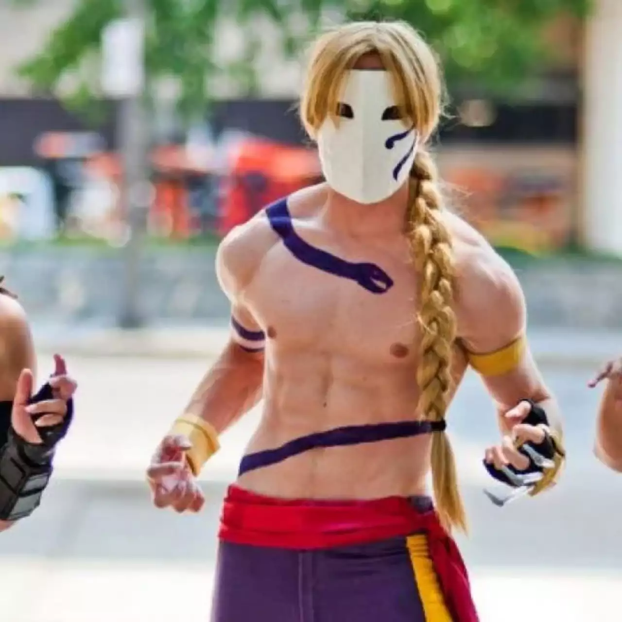Геймер поместил косплееров Street Fighter в настоящий бой с помощью фотошопа (видео)